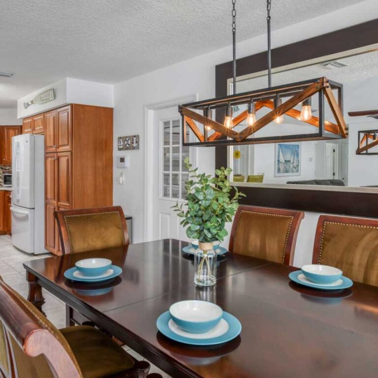 Salty Shores dining room